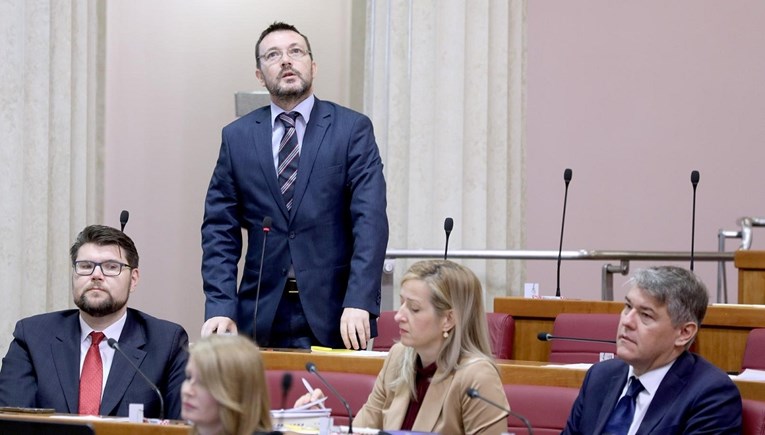 SDP i Socijaldemokrati tražili da se ne raspravlja o obuci Ukrajinaca. HDZ ih odbio