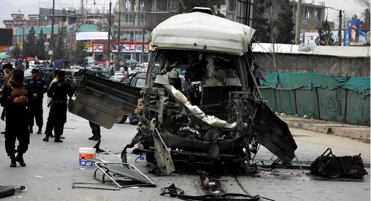 U Kabulu bomba raznijela autobus, poginule četiri osobe