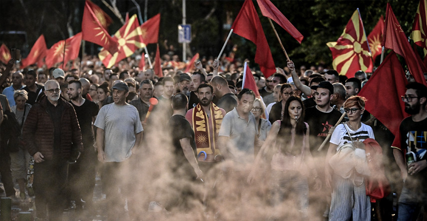 Ulice Skopja opet gore. Ali priča o Makedoniji nije tipična balkanska