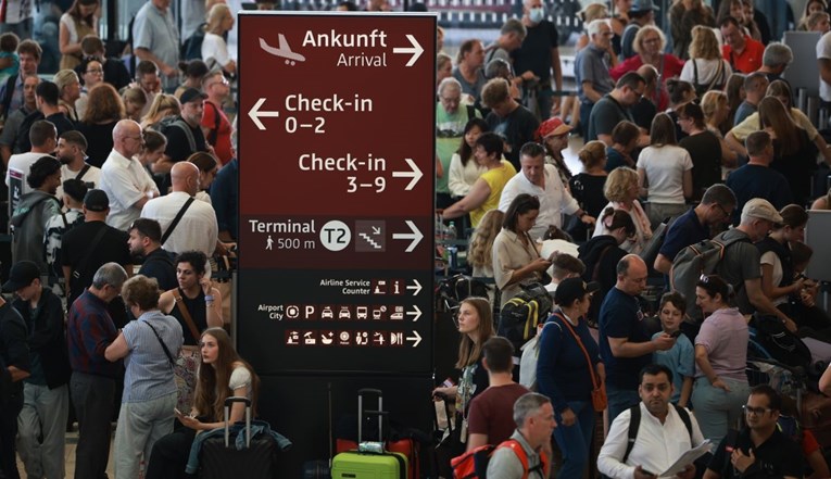 Štrajk na njemačkim aerodromima, sindikati traže za 350 eura veću plaću