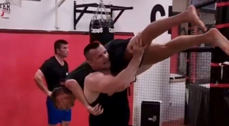 Cro Cop na treningu podigao Danija Olma. Drviš: Odnesi ga do Gajnica