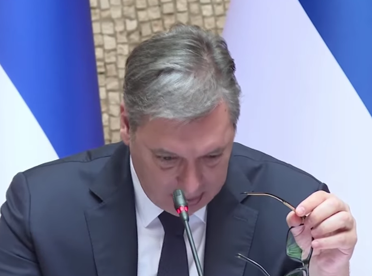 Vučić na sjednici Vlade: "Šta je bre ovo, ljudi?"
