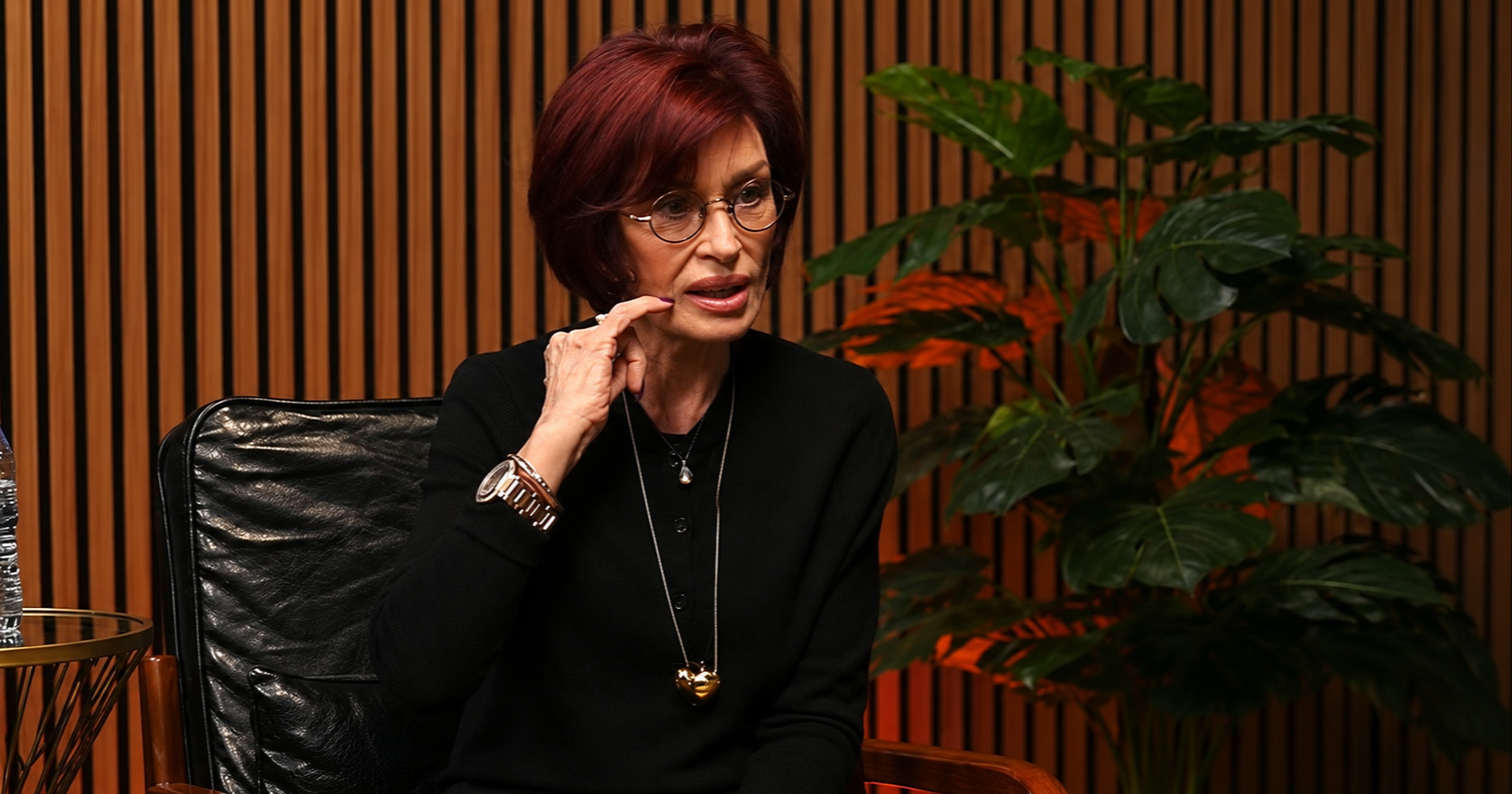 Sharon Osbourne pokazala što joj je estetski kirurg napravio s licem: "Imam rupu"