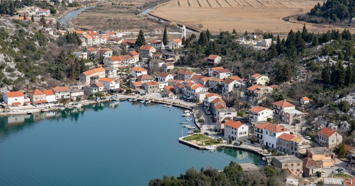 Mrtvu bebu usred noći dovezli u dubrovačku bolnicu, majka ju je rodila kod kuće