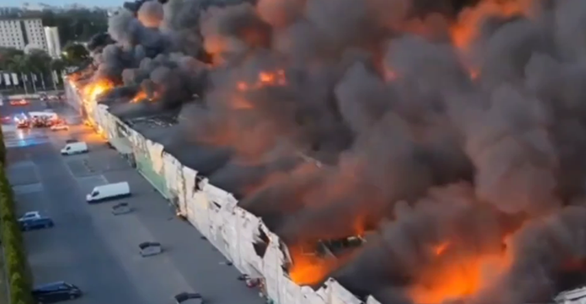 VIDEO Veliki požar u Varšavi, trgovački centar gotovo u potpunosti uništen