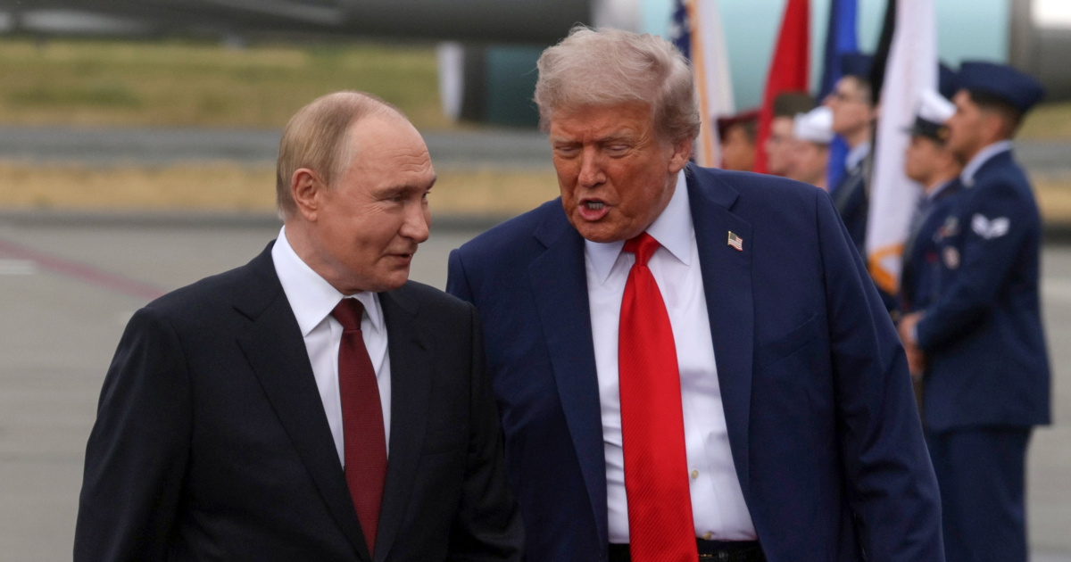Trump i Putin razgovarali sat i pol telefonom