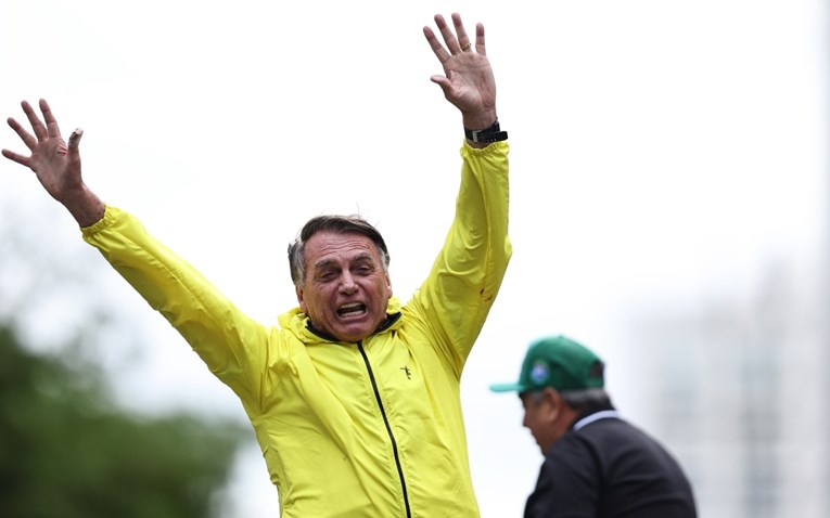 Bolsonaro zbog bolova u trbuhu helikopterom prebačen u bolnicu