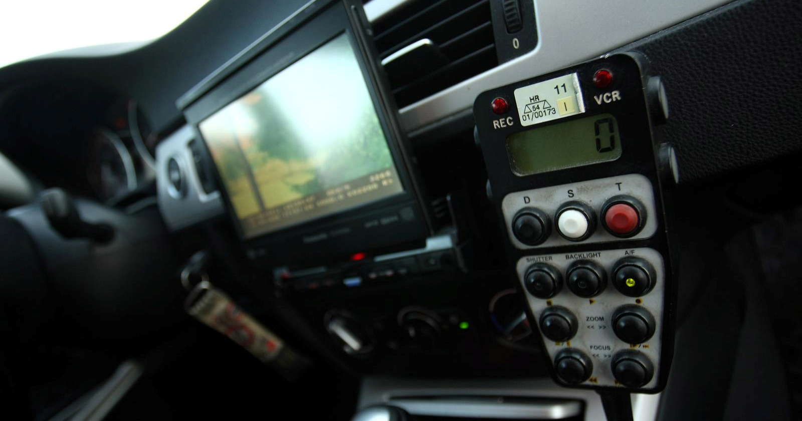 Policajci zaustavili muškarca zbog mobitela pa shvatili da ga traže već godinu dana