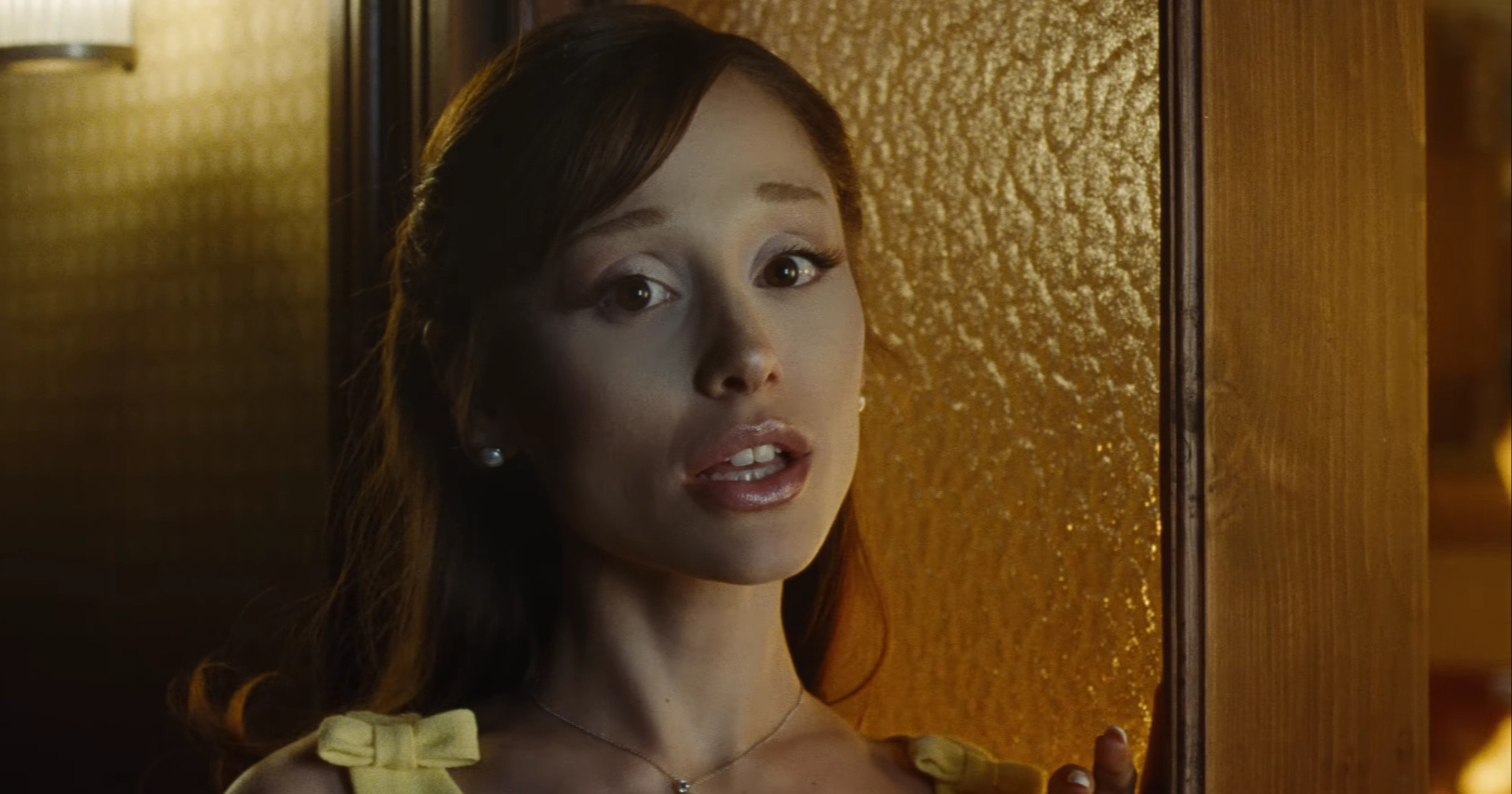 Ariana Grande objavila novi spot, njezin izgled pokrenuo je raspravu na internetu