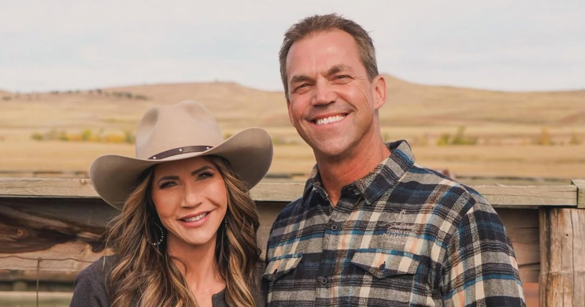 Što je "bimbofication", fetiš koji je postao viralan zbog supruga Kristi Noem?