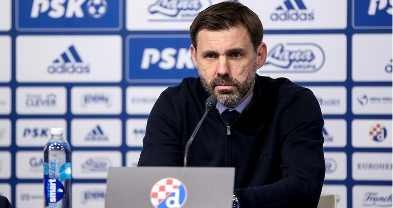 Dinamov trener prekinuo presicu: "Molim vas razgovarajte vani"