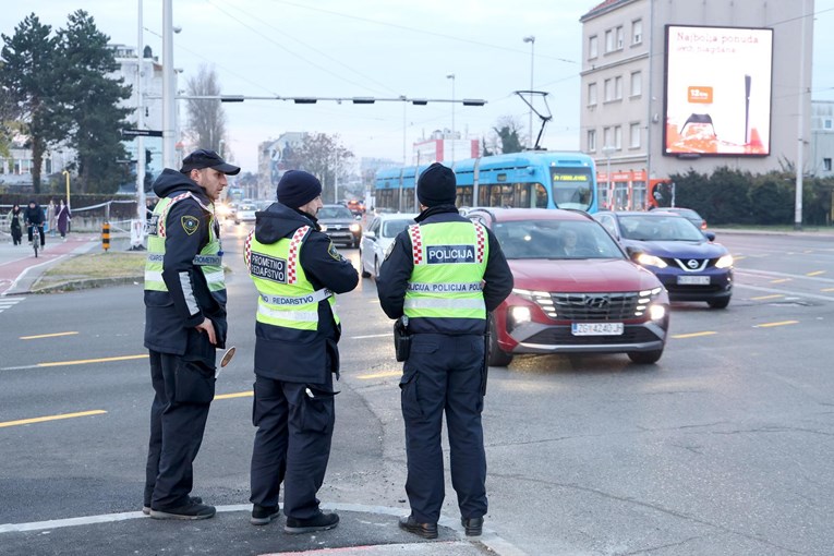 Prometna kod Vjesnika, jedna osoba hitno prevezena u bolnicu. Došlo do prometnog kolapsa