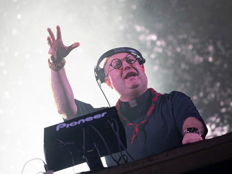 DJ Padre - danju vodi mise, noću pušta tehnjavu (i nisu svi sretni zbog toga)