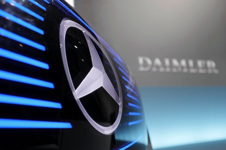 Daimler mora platiti 870 milijuna eura zbog štetnih plinova