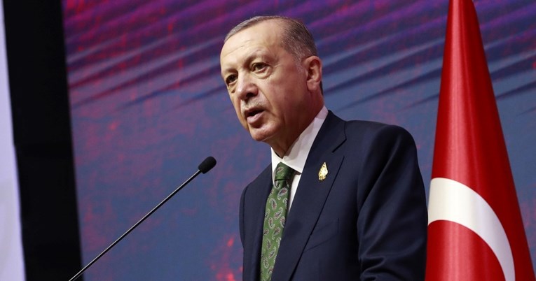 Erdogan ukinuo dobnu granicu za mirovinu, 2 milijuna Turaka odmah se umirovilo