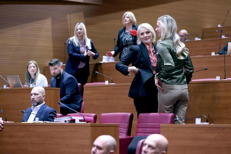 Burna saborska rasprava o otpadu. "Plenković je mecena korupcije i ekomafije"