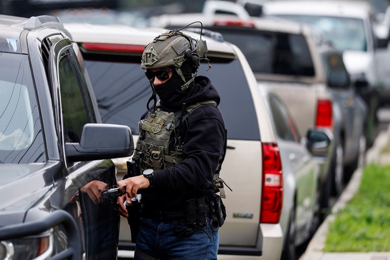 VIDEO Agenti ICE-a pokušali ući u ekvadorski konzulat u Minneapolisu