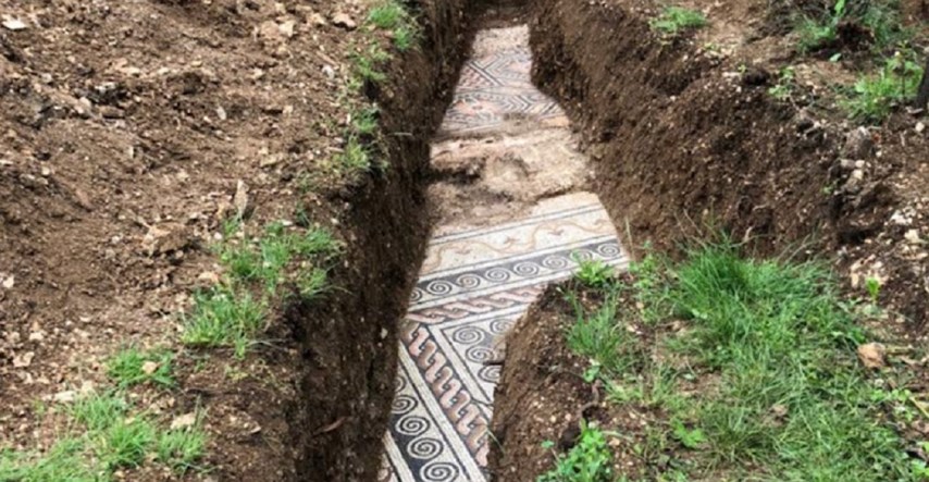 U Italiji otkriven savršeno očuvan mozaik iz vile stare preko 1700 godina