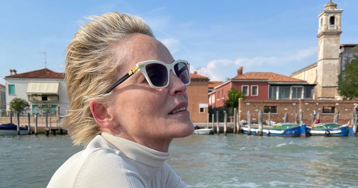 Sharon Stone pokazala beskrajno duge noge. Sa 63 izgleda kao da ima 33