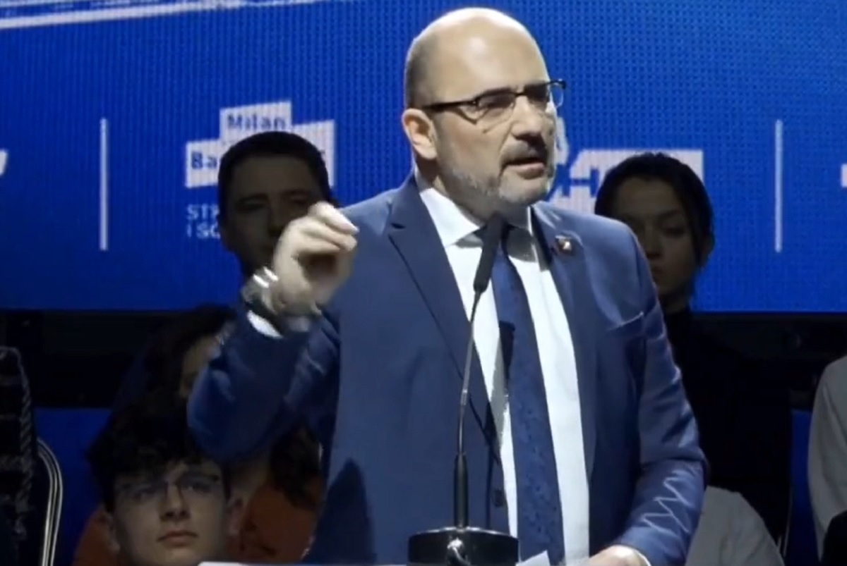 VIDEO Pogledajte kako se Brkić derao na Kolindinom skupu