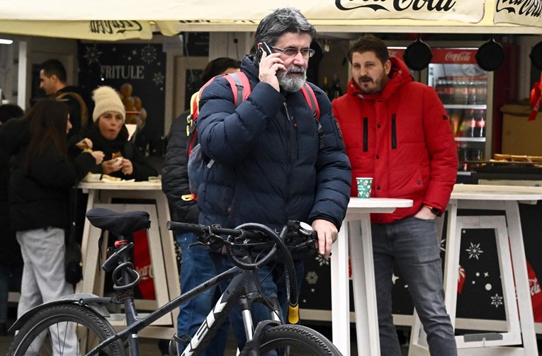 Vedran Mlikota snimljen u centru Zagreba, izašao je u ležernom izdanju