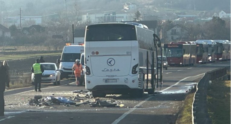 Frontalni sudar dva autobusa kod Beograda. Dvoje mrtvih, deseci ozlijeđenih