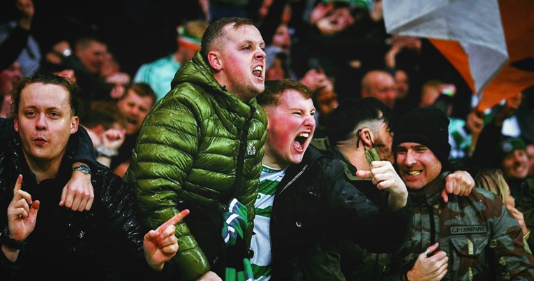 Celticovi navijači transparentom šokirali britansku javnost: Je*eš krunu!