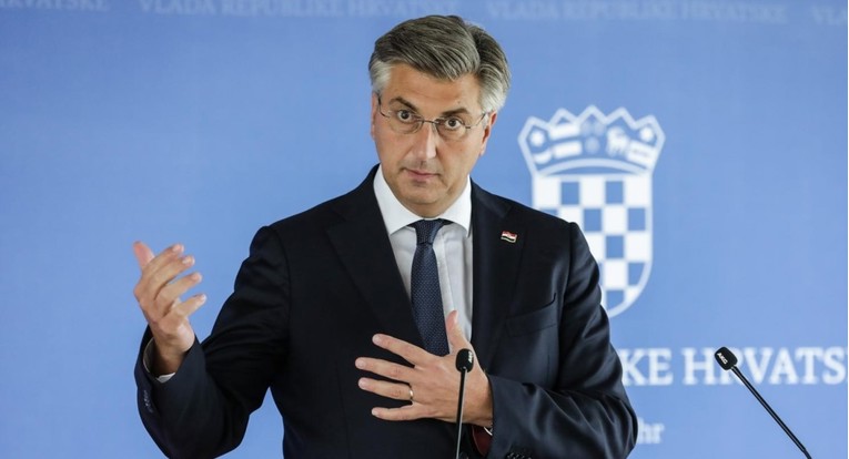 Plenković: Nećemo nikome davati bombone da se cijepi