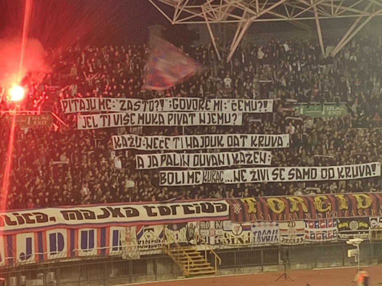 Pogledajte poruku Torcide na utakmici s Vukovarom