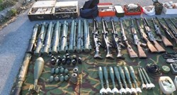Kod muškarca u Zagrebu nađeno 12 komada oružja i hrpa streljiva