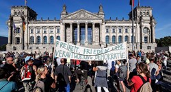 VIDEO U Berlinu 17.000 ljudi prosvjedovalo protiv epidemioloških mjera