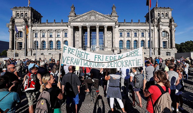 U Berlinu održan prosvjed protiv epidemioloških mjera, nazvan je po nacističkom filmu