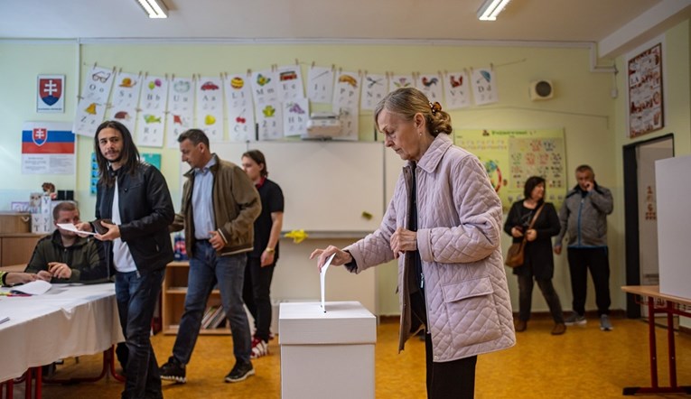 Slovaci biraju predsjednika između premijerovog "čovjeka" i prozapadnog oporbenjaka