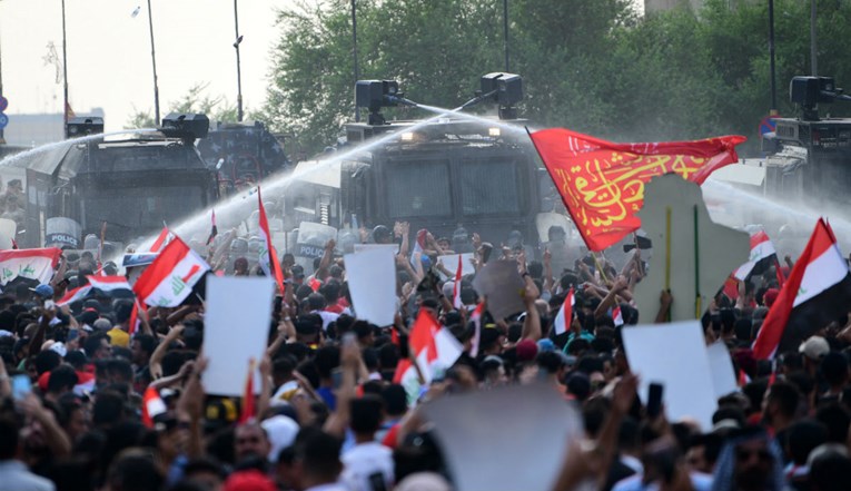 Prosvjedi u Iraku, policija mecima i suzavcem rastjerivala prosvjednike