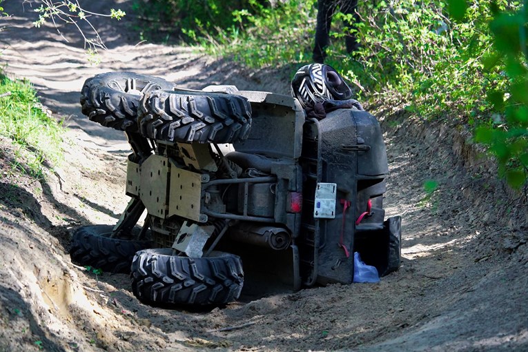 Vukovarac divljački vozio quad pa se zabio u drvo, kazna mu je 30.000 kuna