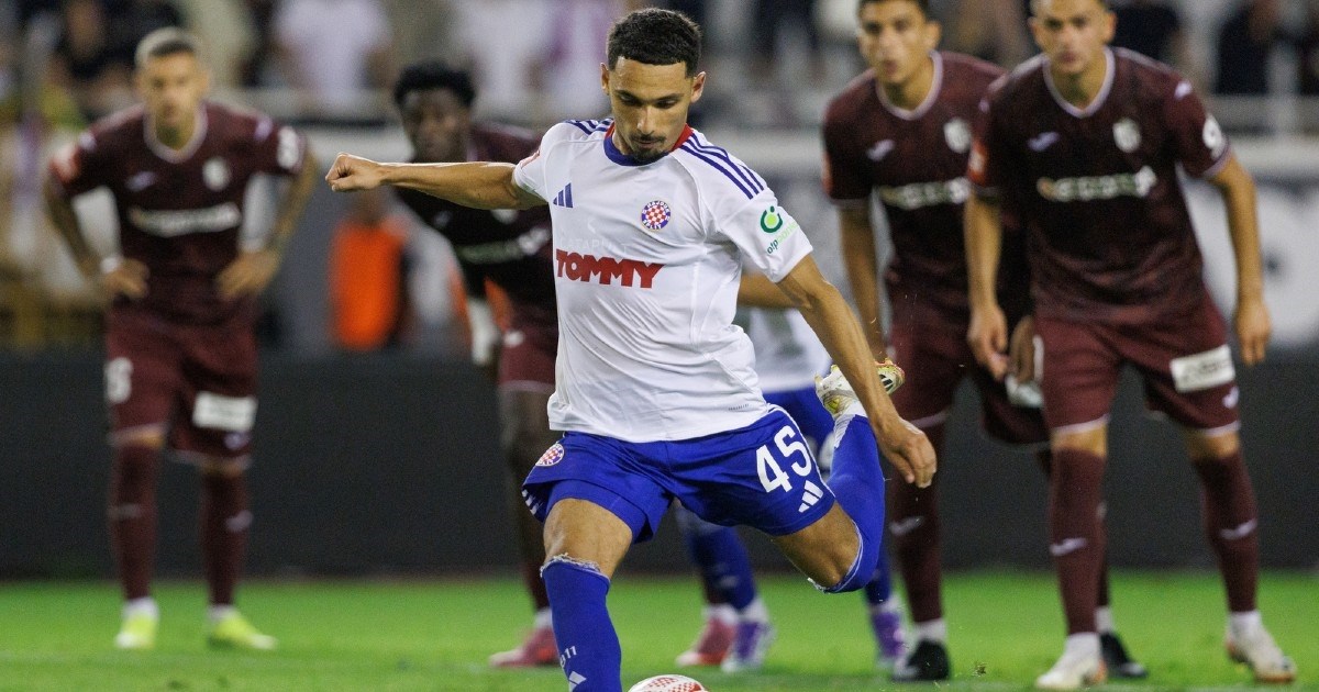 Benrahou pred odlaskom iz Hajduka. Nalazi se na liječničkom pregledu