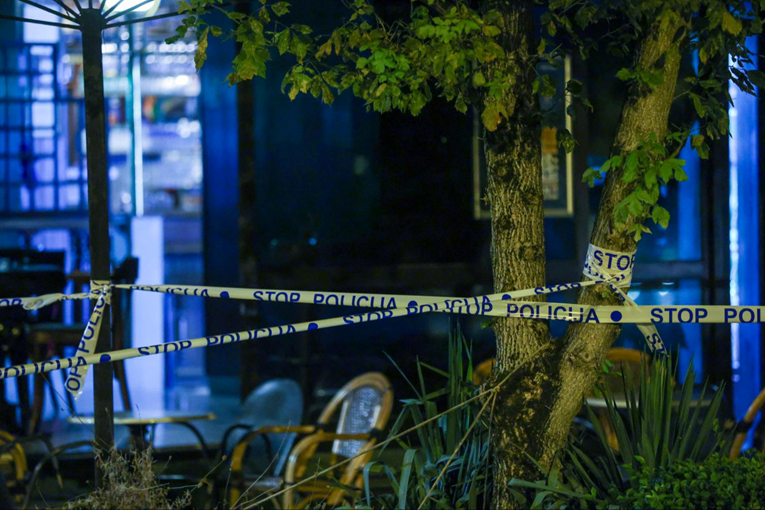 Muškarac (35) divljao u kafiću jer mu nisu poslužili piće. Intervenirala policija