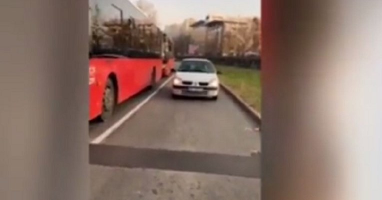 VIDEO Vozač u Beogradu se zabio u prosvjednicu