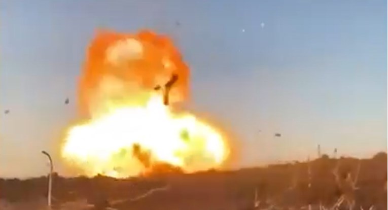 Ukrajinci objavili snimku: Ovako je naš padobranac uništio ruski tenk