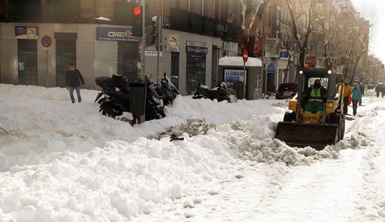 Madrid se oporavlja od povijesne snježne mećave, još ima puno problema