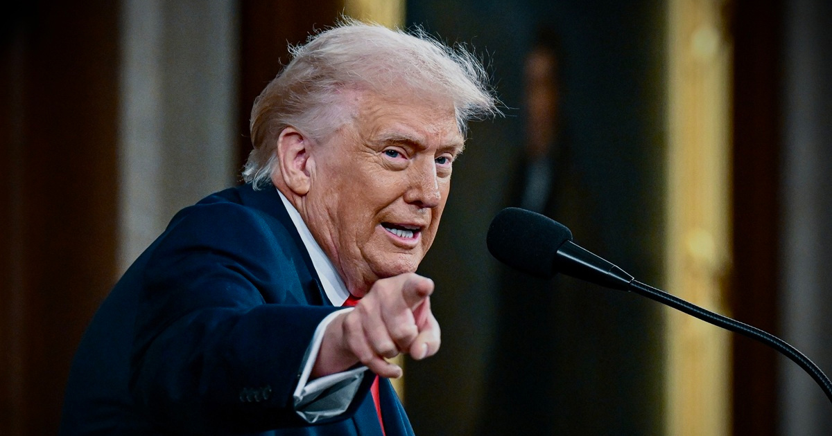 Trump: Sutra potpisujemo sporazum, otvara se Hormuz za sve. Kasnije ulazimo u Iran