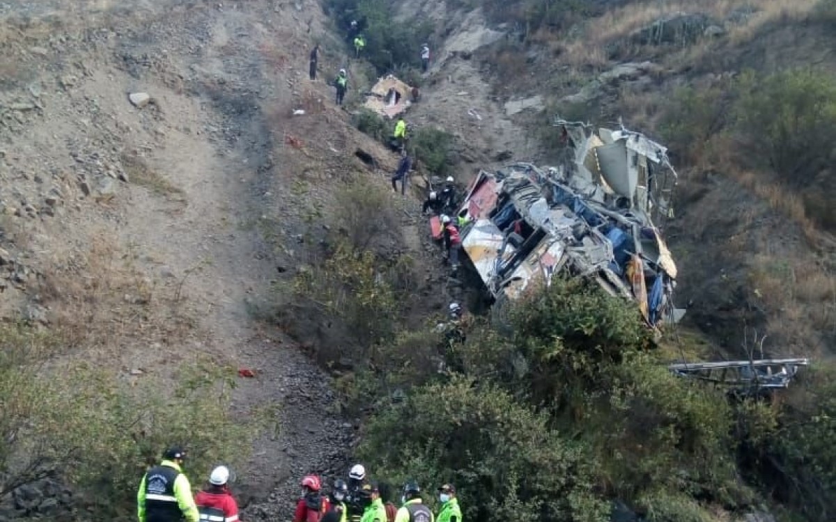 VIDEO Autobus u Peruu pao u provaliju duboku 200 metara, poginulo najmanje 29 ljudi