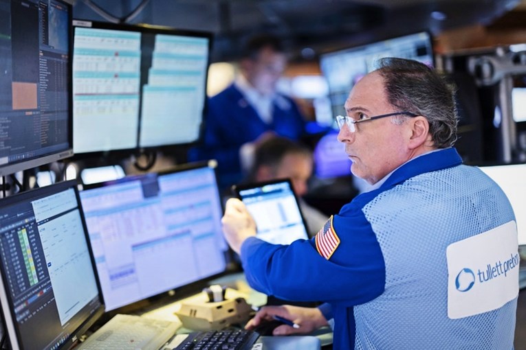 Wall Street stabilan nakon turbulencija, europske burze u padu