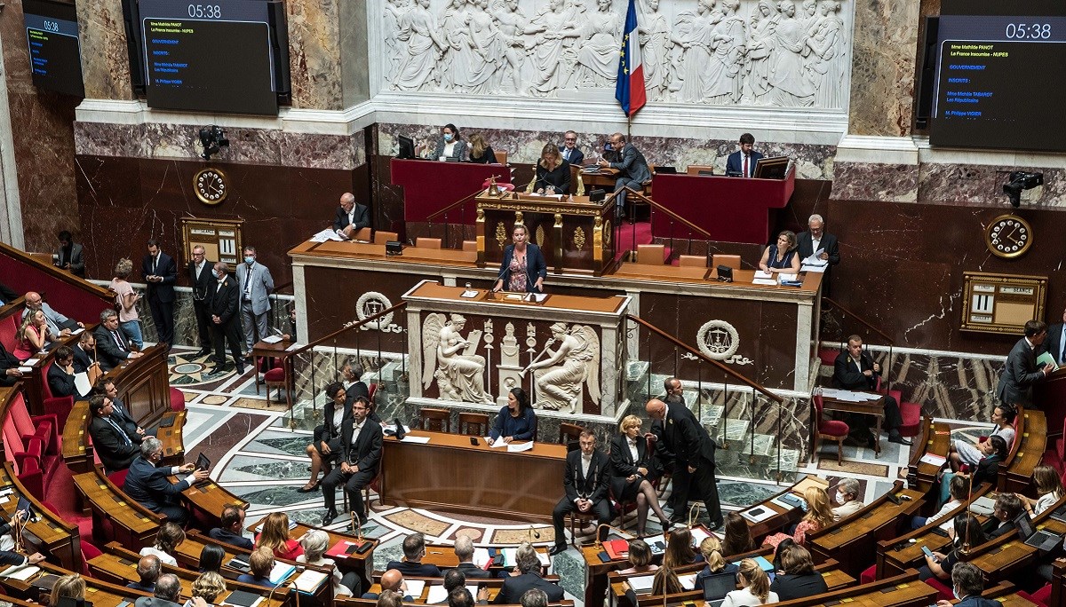 Francuski parlament odbio prijedlog o glasanju o povjerenju vladi