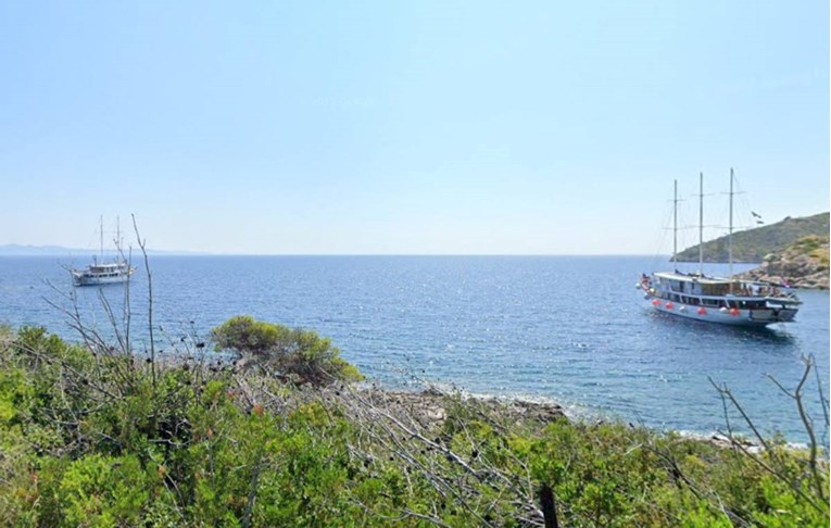 Poljak usidrio jedrilicu i otišao na obalu. Nestala je, našli je dva dana poslije