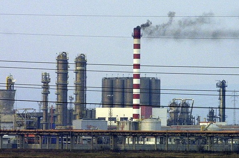 Nafta poskupjela nakon novih napada kod Hormuza. Barel 107 dolara