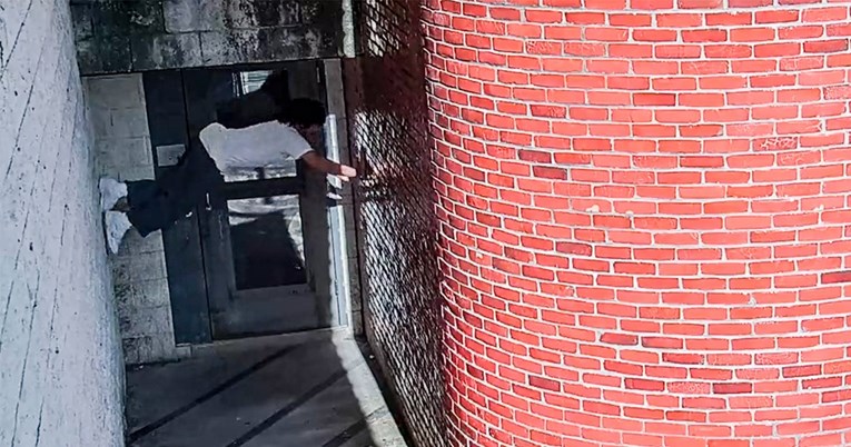 VIDEO Ubojica pobjegao iz američkog zatvora. "Kao rak je hodao po zidu"