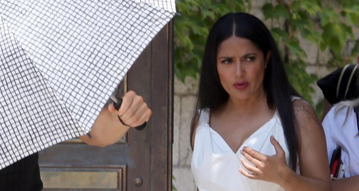 Salma Hayek prošetala Splitom u romantičnoj haljini i japankama