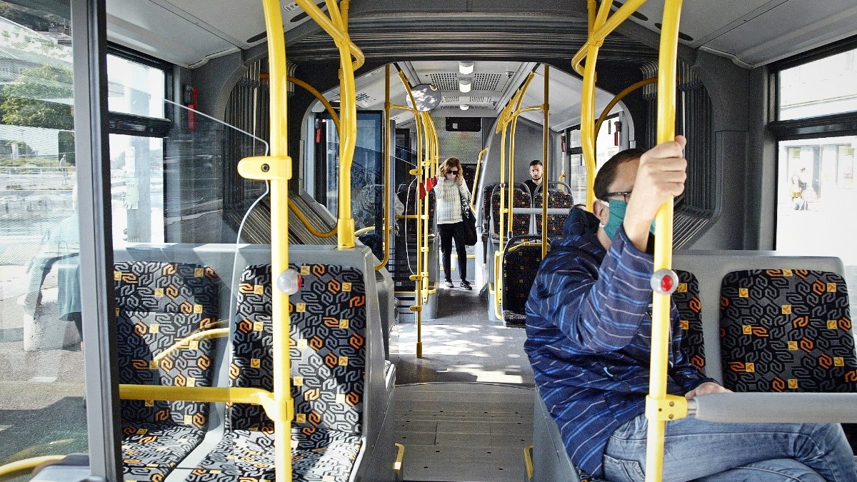 Riječanin pao nakon što je vozač busa naglo zakočio. Moraju mu isplatiti 1270 eura