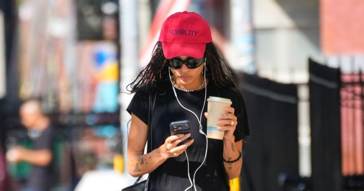 Zaboravite na balerinke, Zoë Kravitz nosi neočekivani trend ravnih cipela